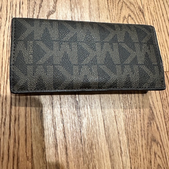Michael Kors Trifold Wallet - Picture 12 of 13